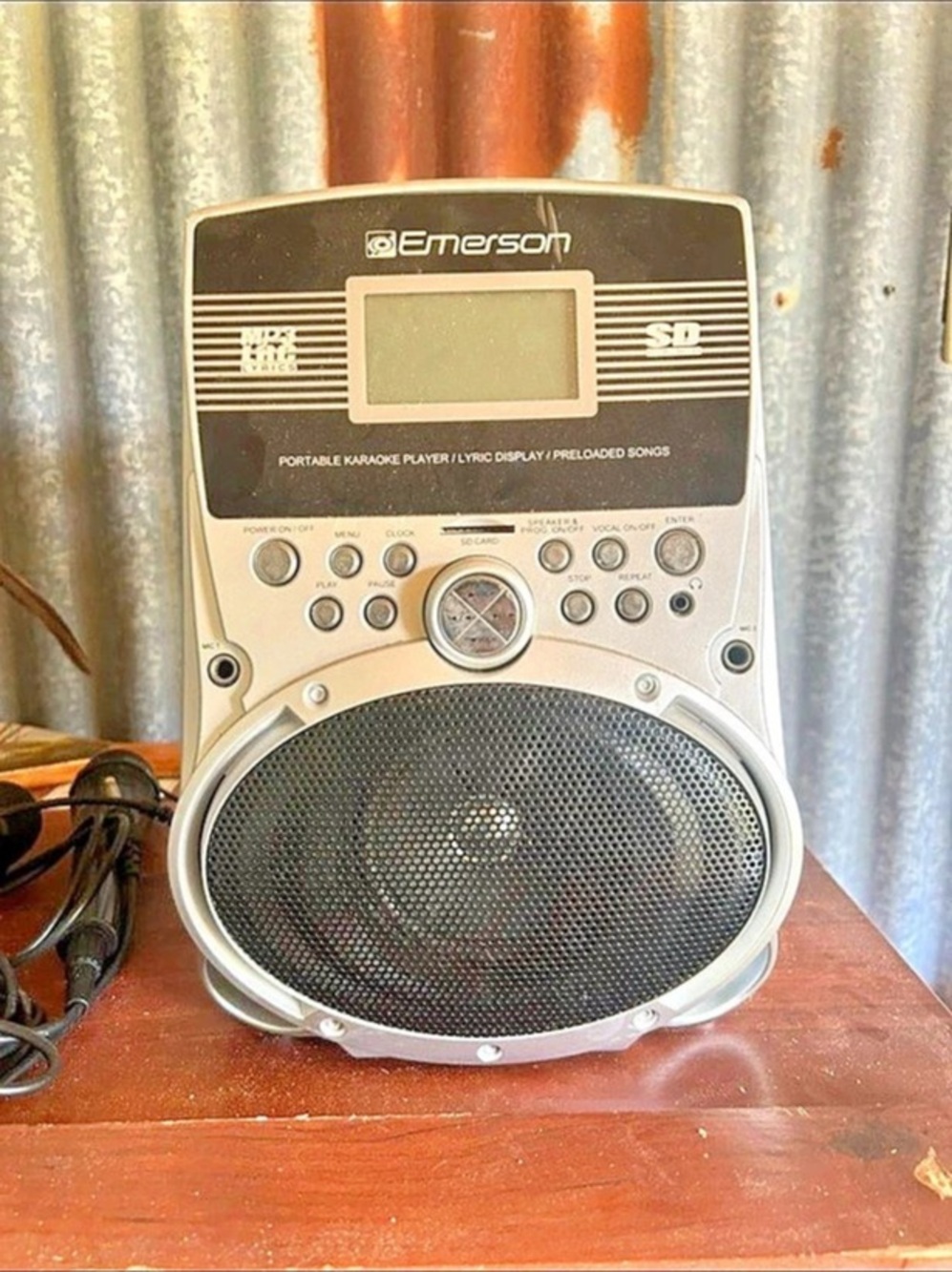 Emerson Portable Karaoke MP3 Lyric Player SD512 Gray & Black